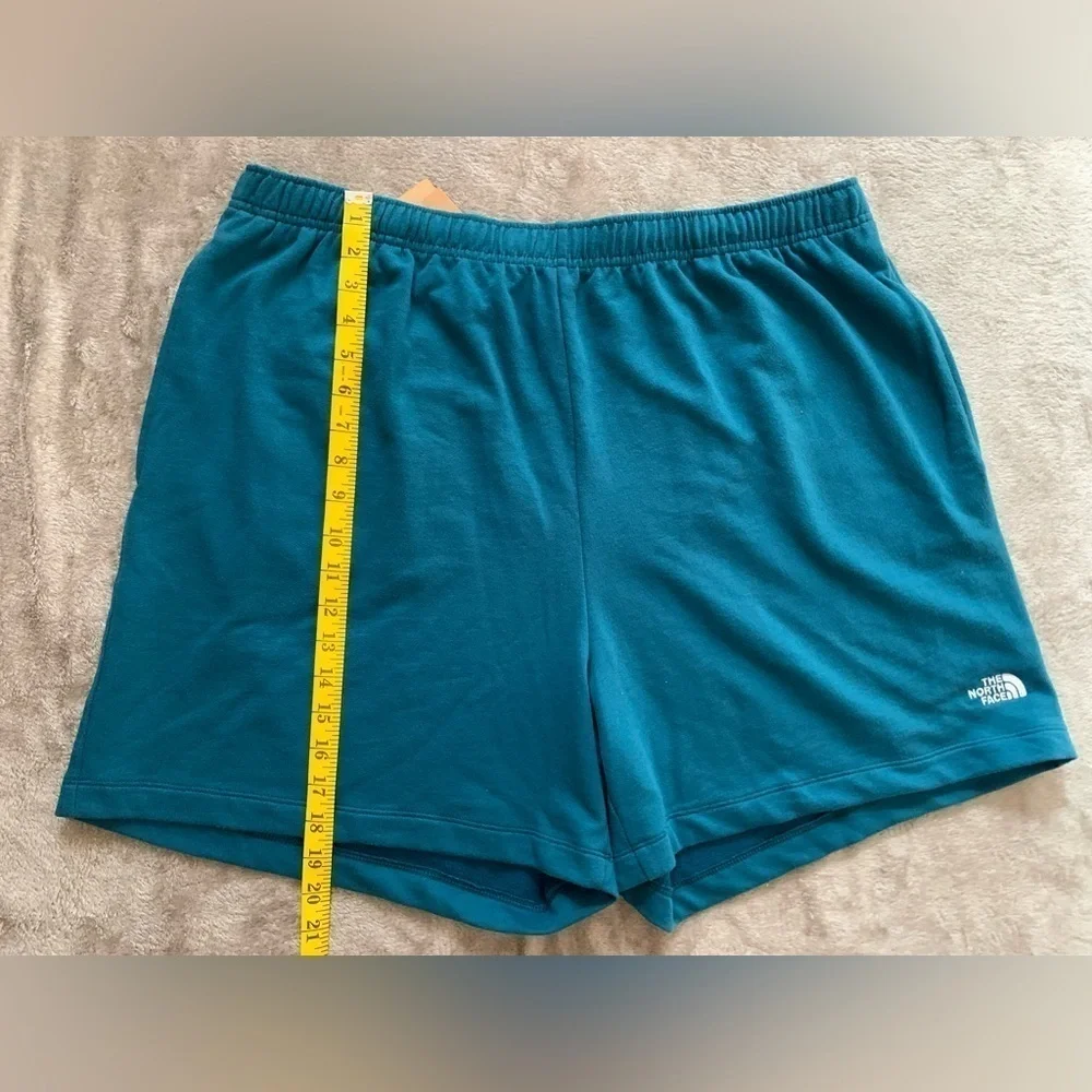 The North Face Men’s Logo Fleece Shorts